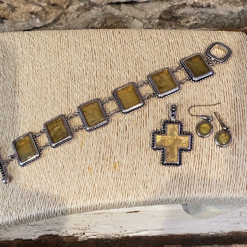 4/$10 premier Design COVENANT Retired  Bracelet pendant and earring set